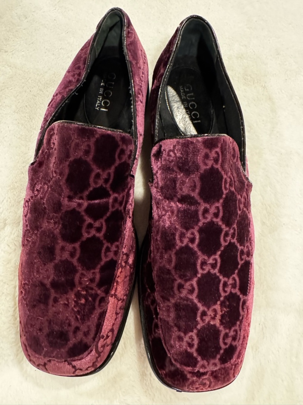 Gucci Velvet Loafers in Burgundy/Plum with GG Motif. Made in Italy.